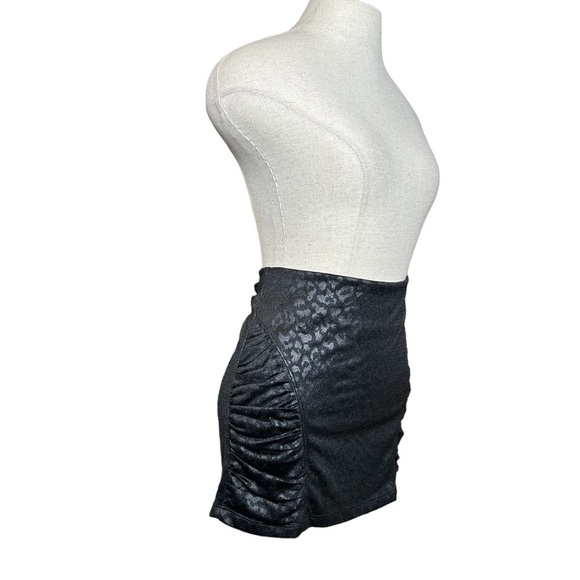 2/$30 2B Bebe Black on Black Animal Leopard Printed Ruched Mini Skirt Size Small - Picture 6 of 13